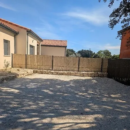 Jardin D'adhémar , Piscine&charme *